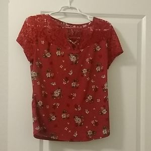 Shirt with some flower patterns